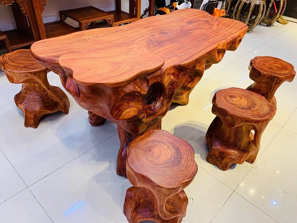 bàn ghế gốc cây